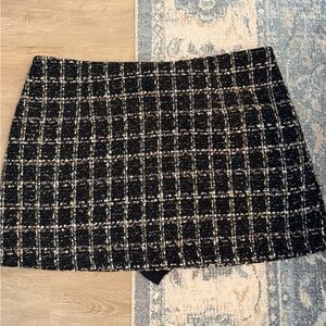 Abercrombie & Fitch Black, White, and Gold Checkered Mini Skort